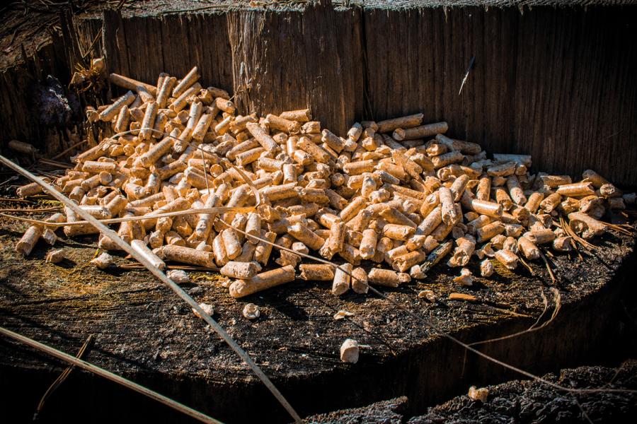 Lose_Heizinos_Pellets_Baumstumpf1 Lose_Heizinos_Pellets_Baumstumpf1